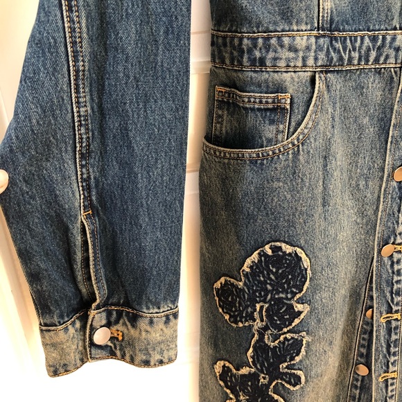 NWT Delia’s Denim Maxi Coat with Faux Fur Collar Embroidered roses Boho Beauty - Picture 8 of 9